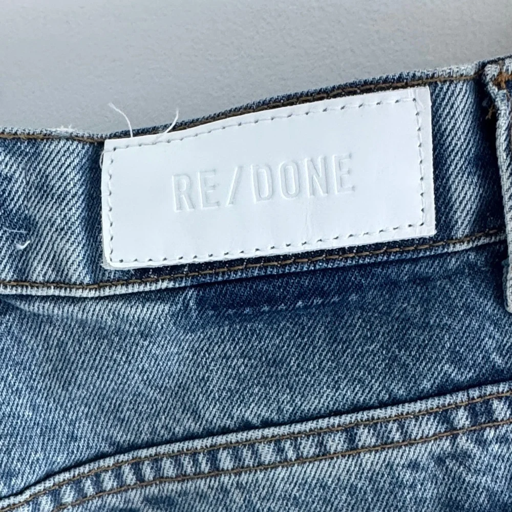 Re/Done 70’s Straight Leg High Rise Jeans in Washed Blue with Distressed Knee - Picture 5 of 6